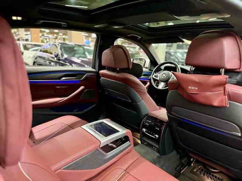 
								BMW 5 530i xDrive full									