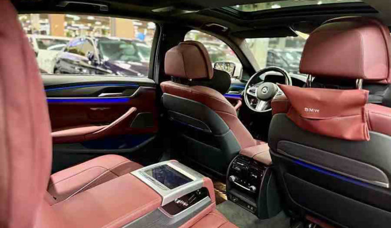 
								BMW 5 530i xDrive full									